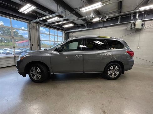 Used 2020 Nissan Pathfinder SV AWD/4WD image 2