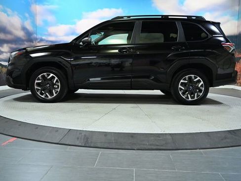 Used 2025 Subaru Forester Premium AWD/4WD image 5