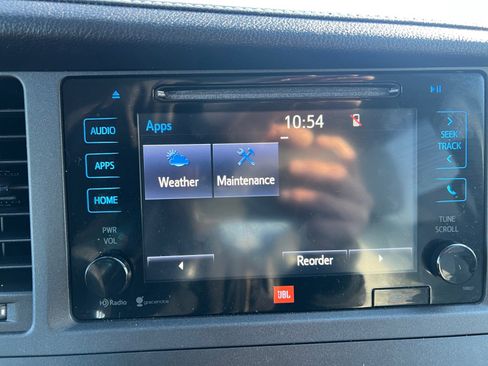 Used 2015 Toyota Sienna Limited image 22