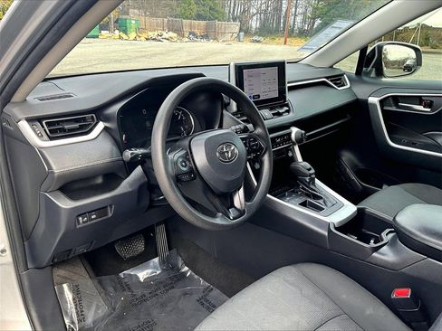 Used 2023 Toyota RAV4 XLE image 21