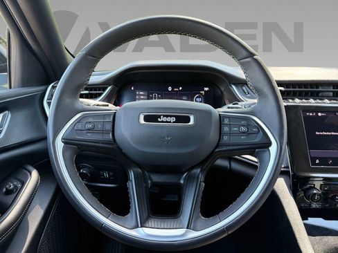Used 2024 Jeep Grand Cherokee Altitude AWD/4WD image 11