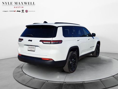 New 2025 Jeep Grand Cherokee L Altitude image 16