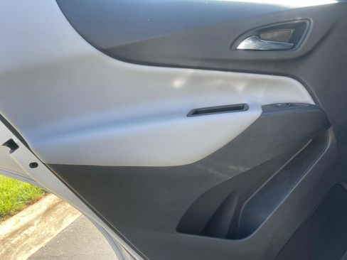 Used 2020 Chevrolet Equinox LS FWD image 13