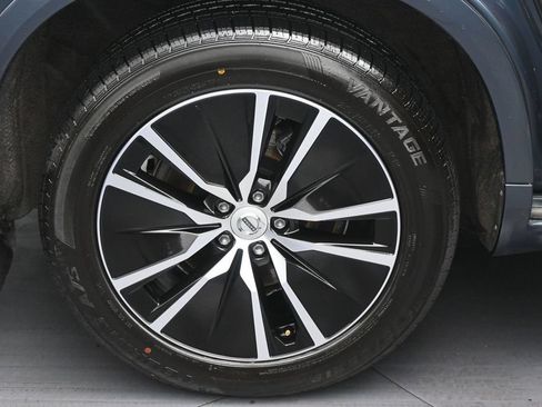 Used 2018 Volvo XC90 T6 Momentum w/ Convenience Package AWD/4WD image 34