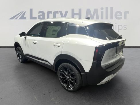New 2026 Nissan Kicks SR w/ SR Premium Package FWD image 3