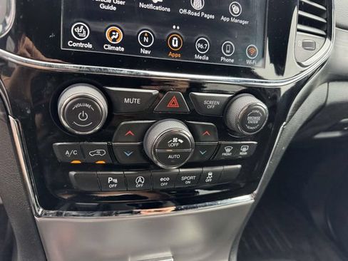 Used 2019 Jeep Grand Cherokee Altitude AWD/4WD image 32