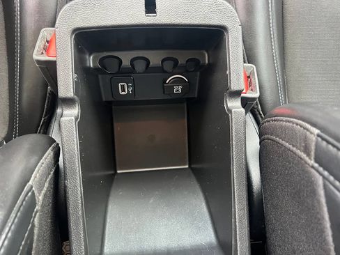 Used 2020 Jeep Cherokee Latitude Plus w/ Cold Weather Group AWD/4WD image 28