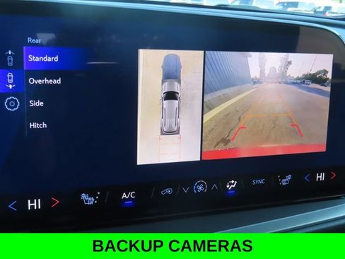 Used 2025 Chevrolet Traverse LT w/ Driver Confidence Package AWD/4WD image 5