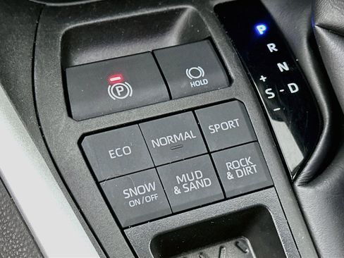 Used 2023 Toyota RAV4 XLE AWD/4WD image 25