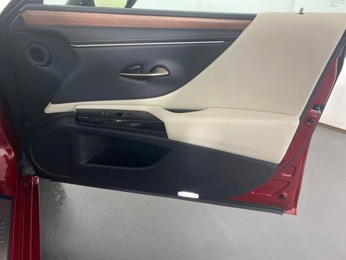 Used 2025 Lexus ES 350 w/ Premium Package FWD image 32