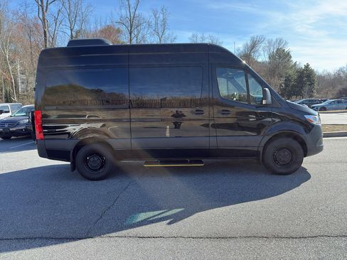 Used 2024 Mercedes-Benz Sprinter 2500 image 4