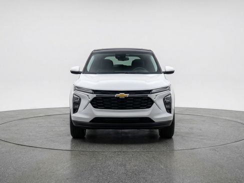 Used 2025 Chevrolet TrailBlazer LT FWD image 2