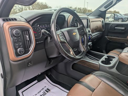 Used 2021 Chevrolet Silverado 1500 High Country w/ Technology Package image 9
