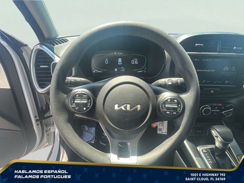 Used 2025 Kia Soul LX w/ LX Technology Package FWD image 17