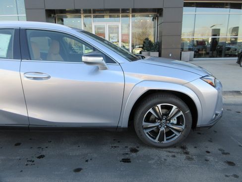 New 2025 Lexus UX 300h AWD image 12