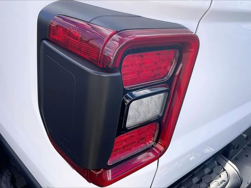 Used 2025 Jeep Gladiator Rubicon w/ Convenience Group image 28