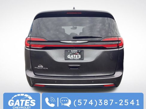 Used 2023 Chrysler Pacifica Touring-L image 8