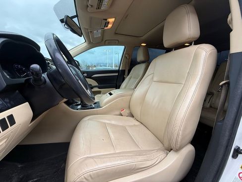 Used 2015 Toyota Highlander XLE AWD/4WD image 11