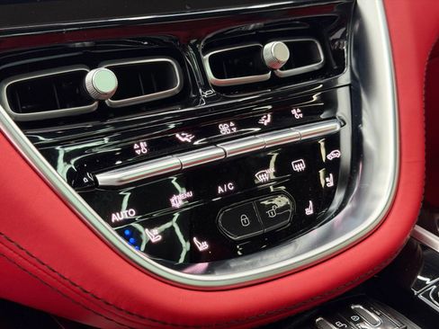 Used 2023 Aston Martin DBX image 33