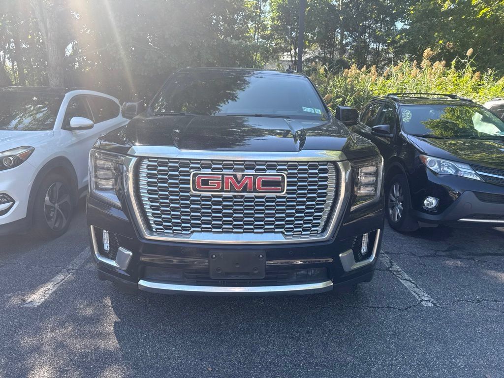 Used 2024 GMC Yukon XL Denali w/ Denali Reserve Package AWD/4WD image 2