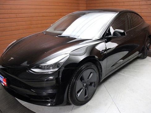 Used 2023 Tesla Model 3 Standard Range image 5