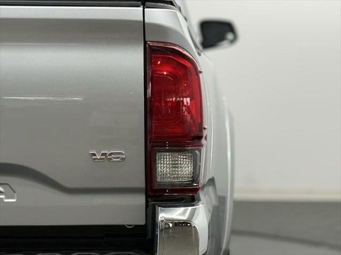 Certified 2022 Toyota Tacoma SR5 image 7