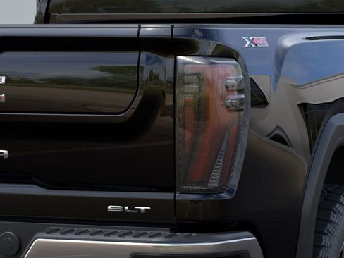 New 2026 GMC Sierra 2500 SLT AWD/4WD image 11