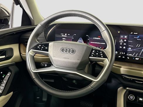 Used 2025 Audi Q5 Premium w/ Convenience Package AWD/4WD image 10