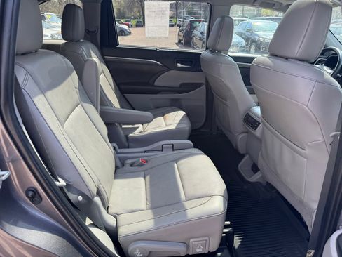 Used 2019 Toyota Highlander Limited Platinum AWD/4WD image 13