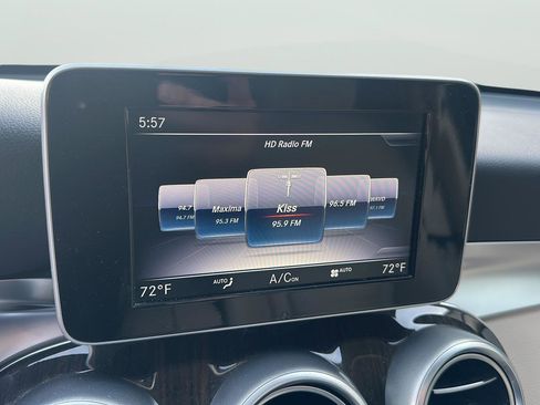 Used 2019 Mercedes-Benz GLC 300 4MATIC image 17