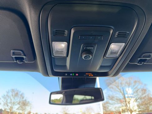 Used 2023 Chevrolet Suburban LT image 37