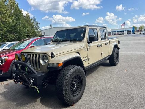Used 2022 Jeep Gladiator Overland w/ Trailer Tow Package AWD/4WD image 2