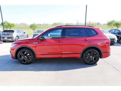 Used 2024 Volkswagen Tiguan SE R-Line w/ MDO Package, Three-Row image 5