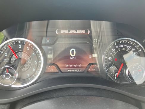 Used 2024 RAM 2500 Big Horn w/ Night Edition AWD/4WD image 18
