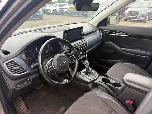 Used 2021 Kia Seltos S FWD image 2