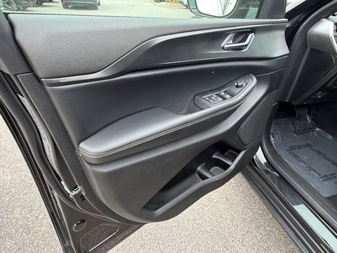 Used 2025 Jeep Grand Cherokee Altitude image 14