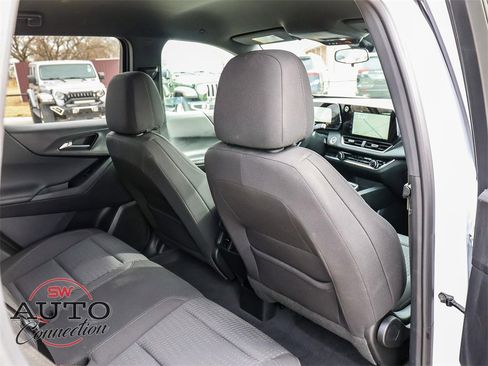 Used 2025 Chevrolet Equinox LT image 18