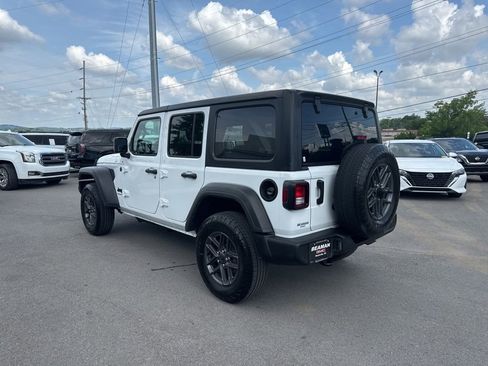 Used 2025 Jeep Wrangler Unlimited Sport AWD/4WD image 5