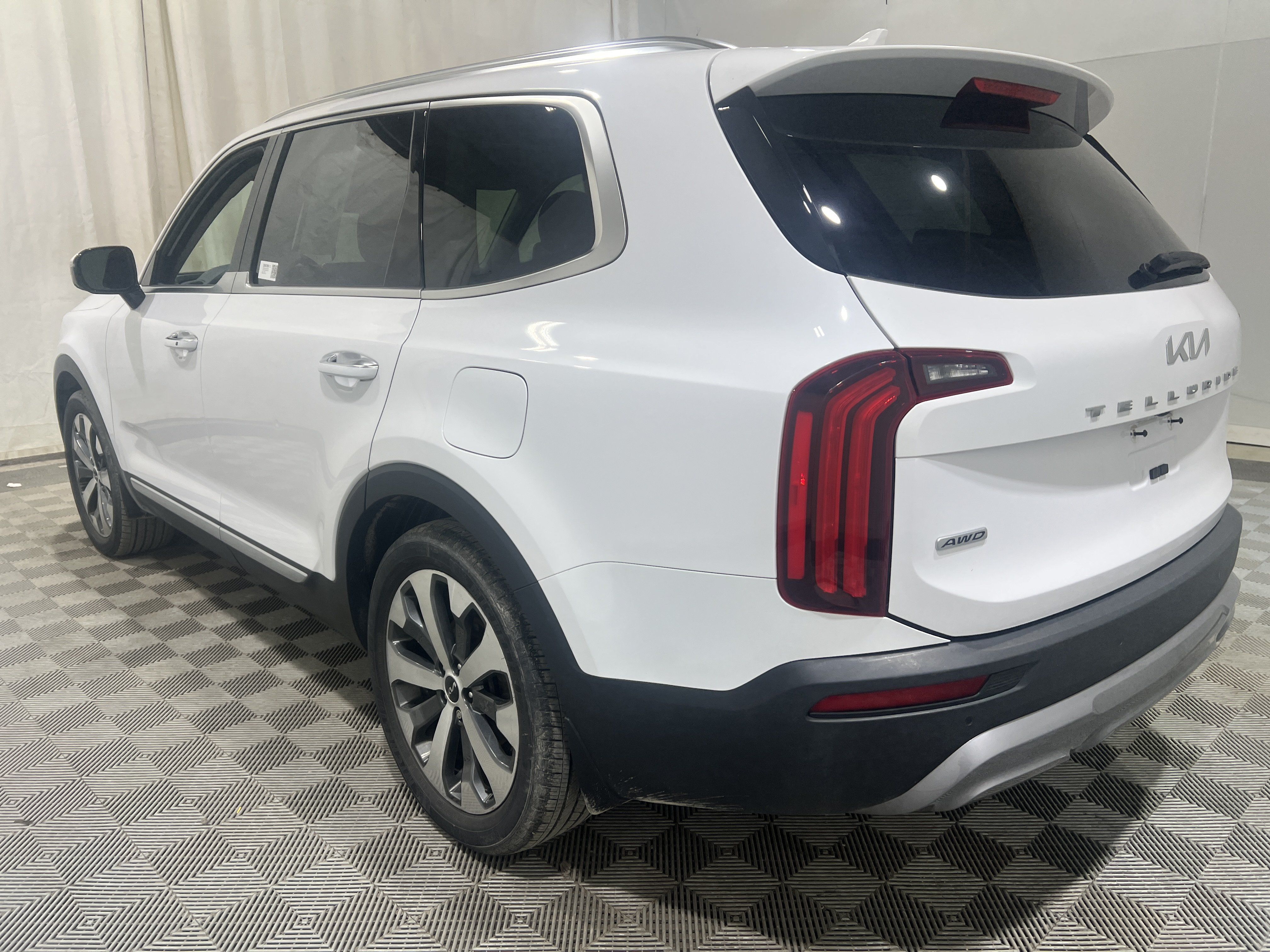 Used 2022 Kia Telluride SX AWD/4WD image 2