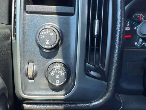 Used 2018 Chevrolet Silverado 1500 LT w/ All Star Edition image 23