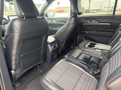 Used 2025 Ford Explorer ST-Line w/ ST-Line Street Pack image 25