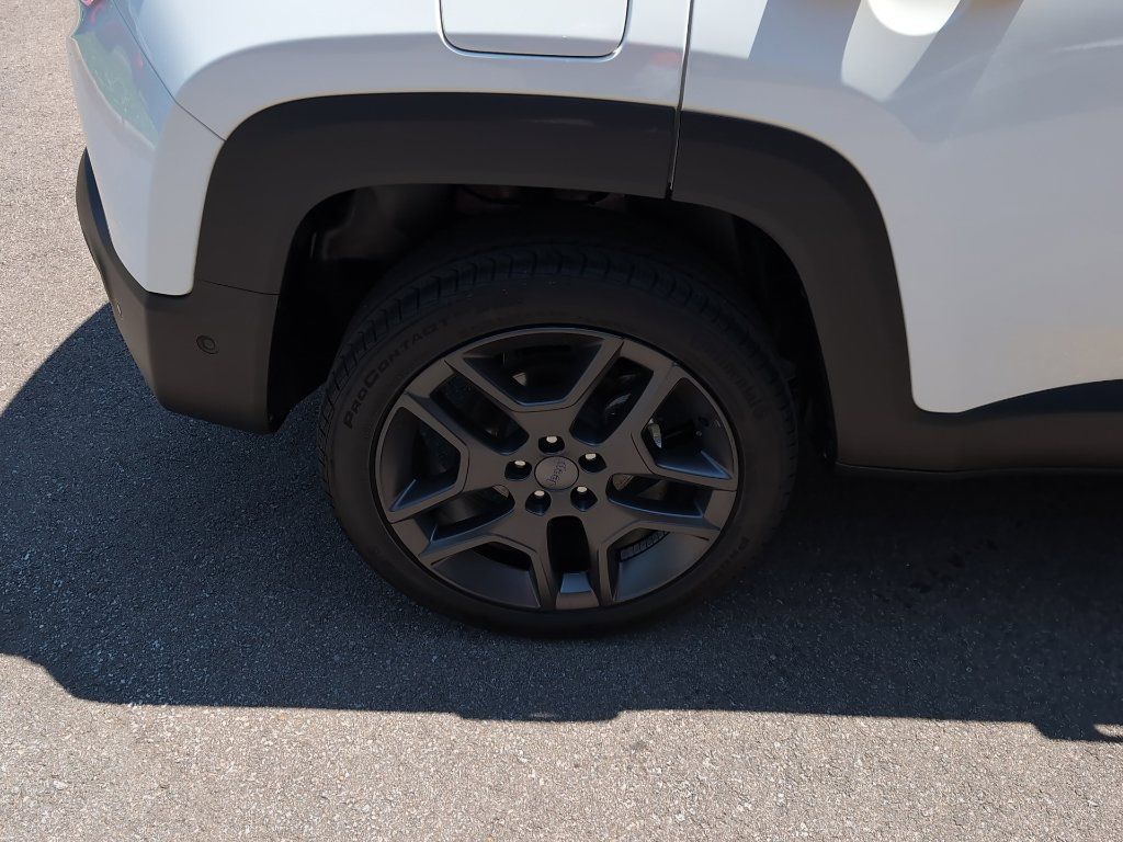 Used 2021 Jeep Renegade Latitude w/ Luxury Group II AWD/4WD image 4
