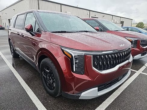 Used 2025 Kia Carnival image 1