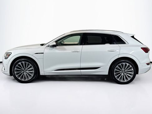 Used 2019 Audi e-tron Prestige w/ Prestige Package image 8