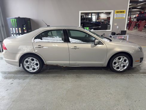 Used 2010 Ford Fusion SE image 4