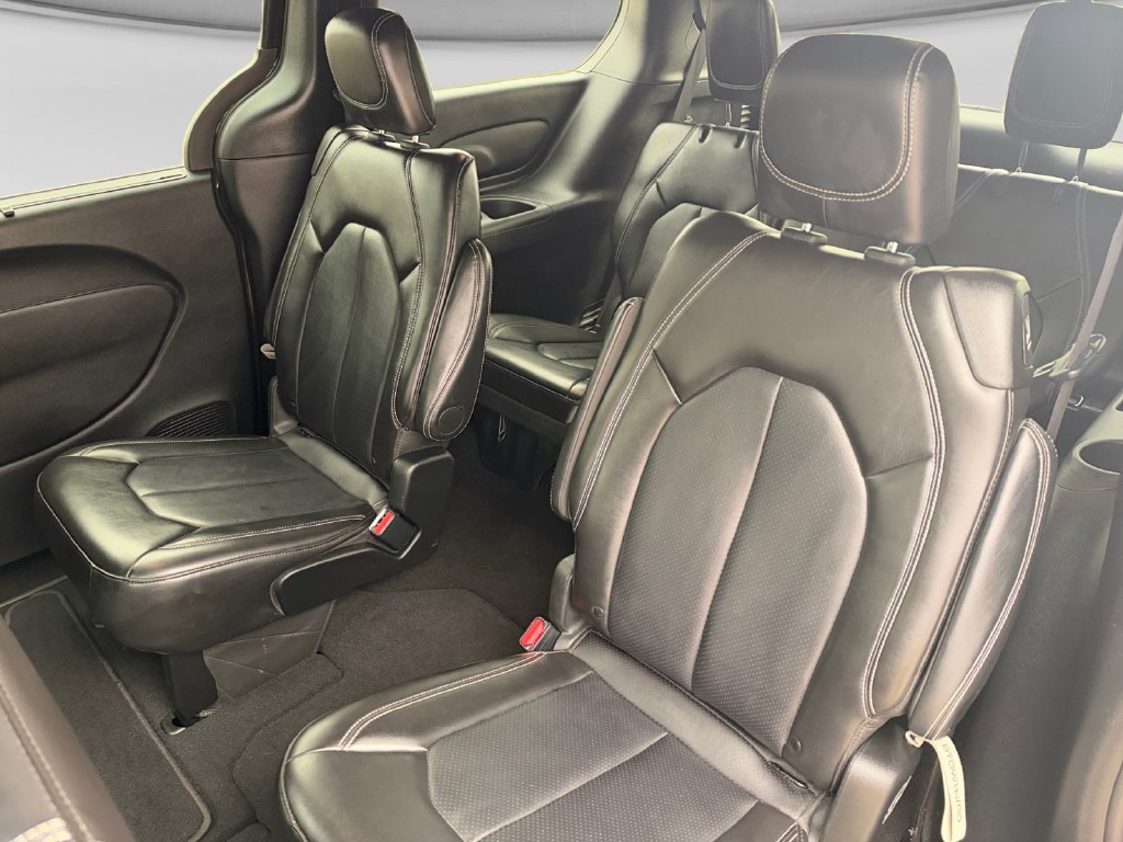 Used 2025 Chrysler Pacifica Select FWD image 24