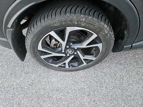 Used 2018 Toyota C-HR XLE image 11