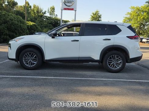 Used 2025 Nissan Rogue S AWD/4WD image 2