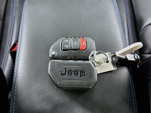 Used 2024 Jeep Wrangler Unlimited Rubicon 4xe AWD/4WD image 40