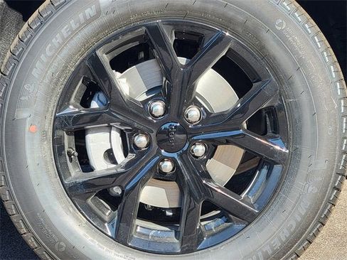 New 2025 Jeep Grand Cherokee Altitude image 17